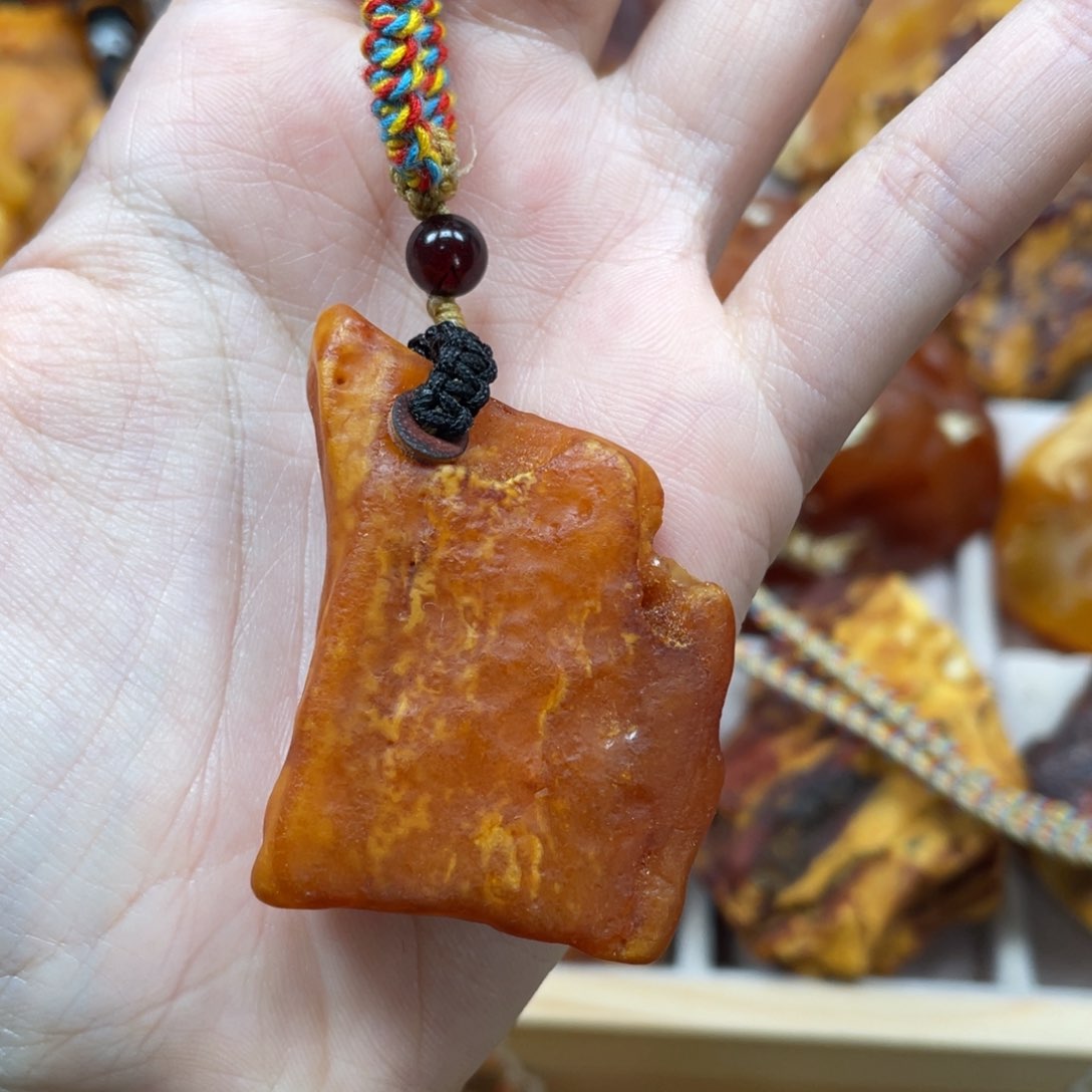 琥珀珠宝奇石未镶嵌