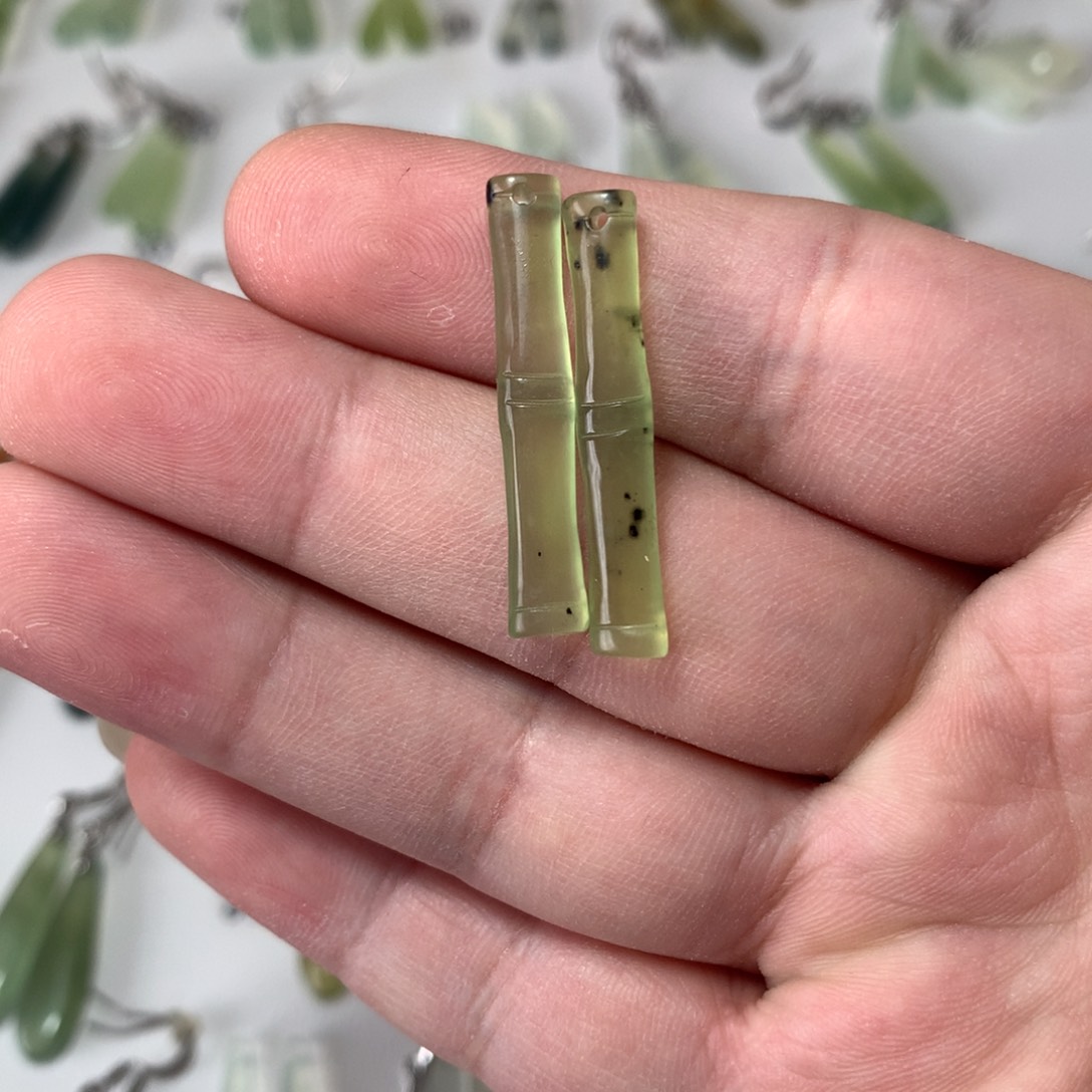 蛇纹石玉耳饰未镶嵌