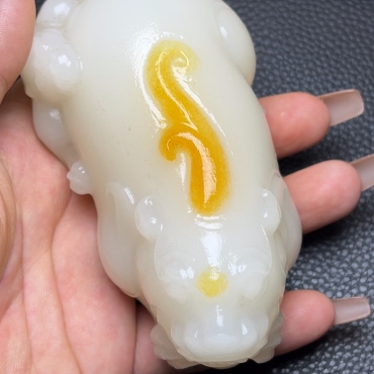 和田玉未镶嵌珠宝奇石清**月