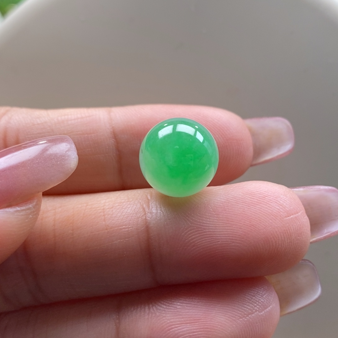 翡翠吊坠(不含链)未镶嵌翡翠一抹阳绿珠卡12.2