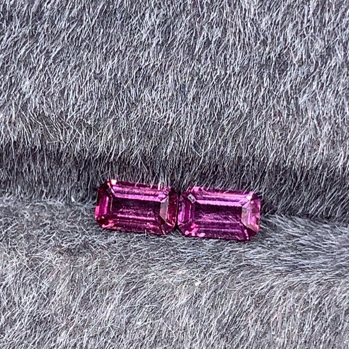 未镶嵌裸石石榴石0.74克拉