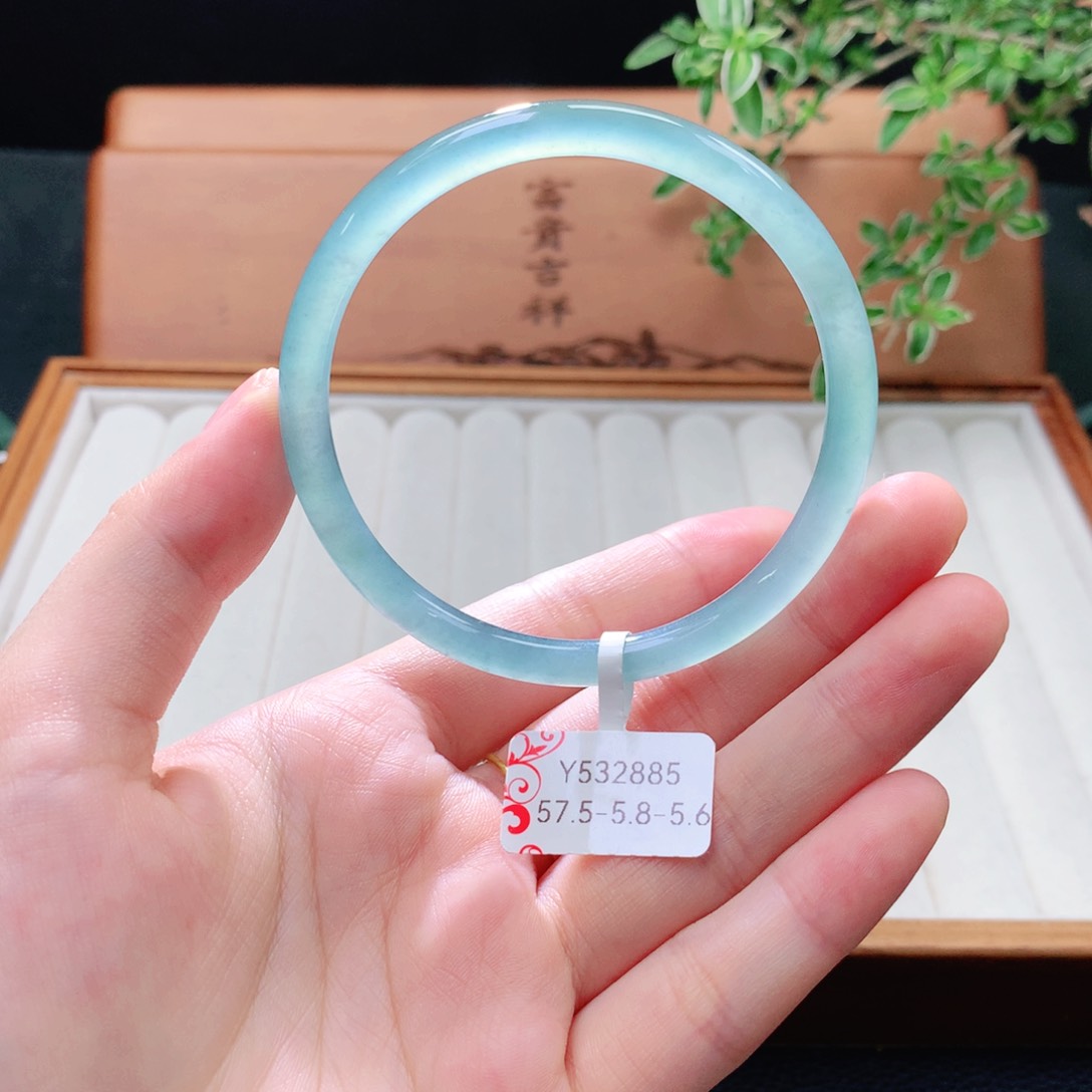 未镶嵌手镯（圆镯）翡翠