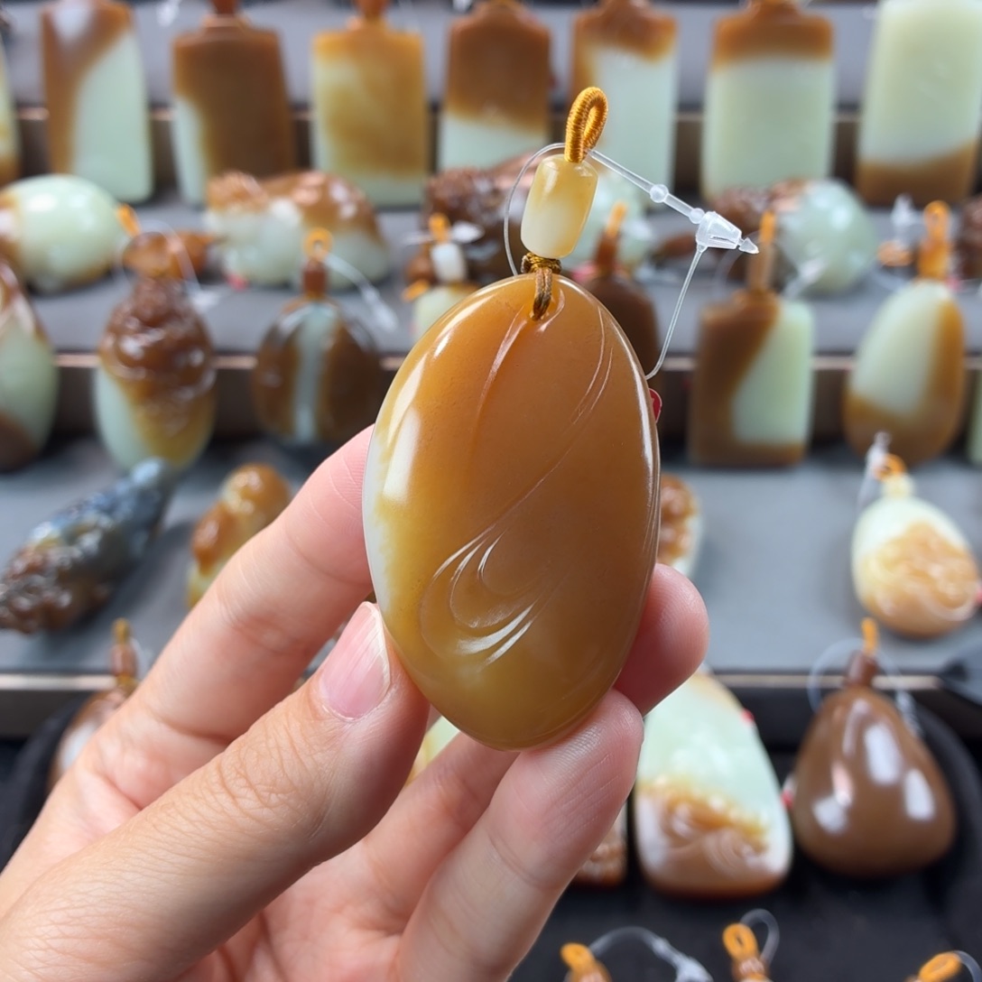 和田玉未镶嵌颈饰