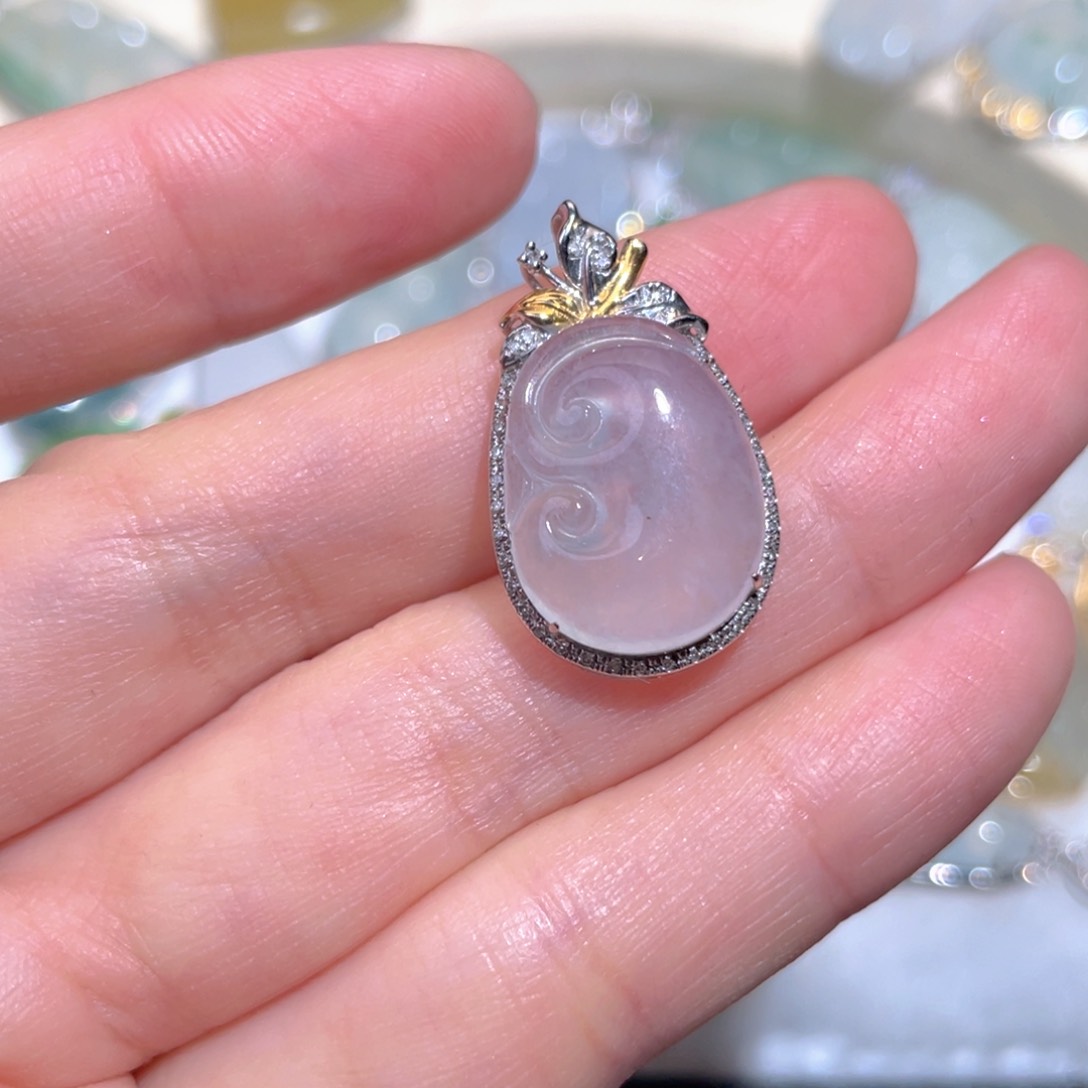 翡翠颈饰18K金镶嵌翡翠