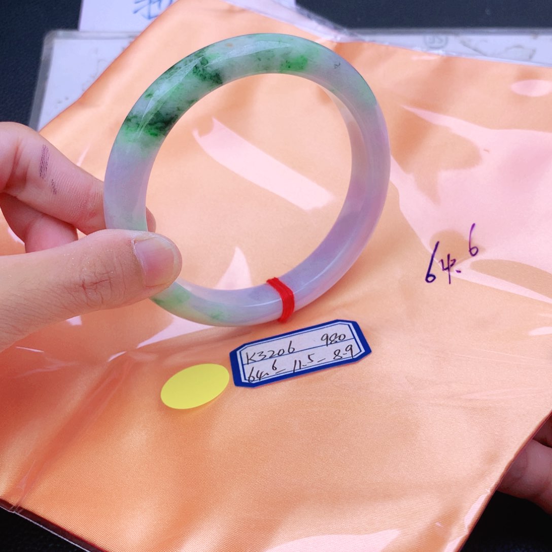 翡翠手镯未镶嵌翡翠