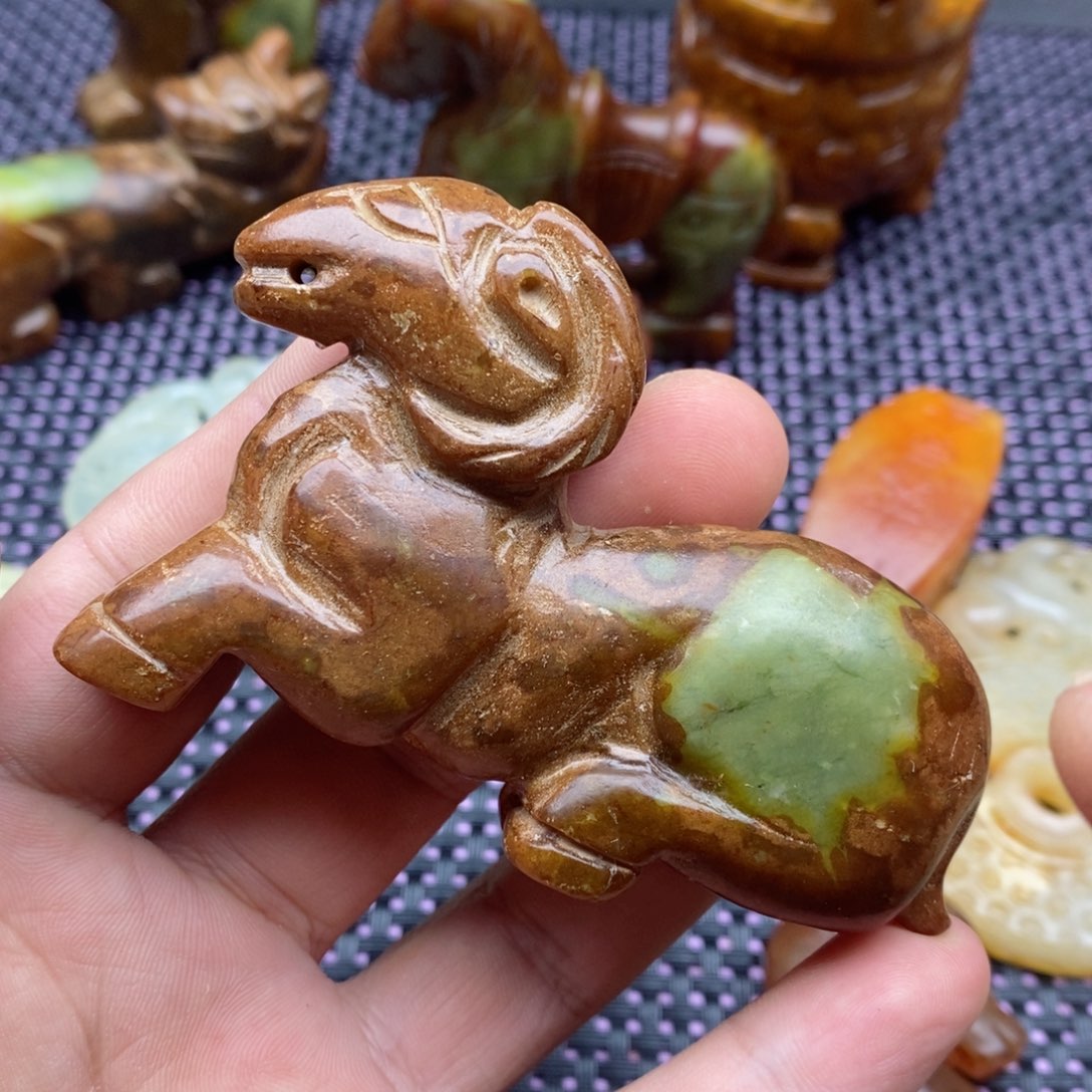 蛇纹石玉颈饰未镶嵌