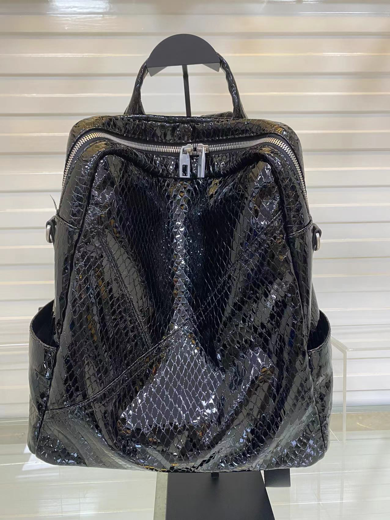 水晶牛皮双肩包女款时尚休闲百搭轻奢高档高品质个性黑色