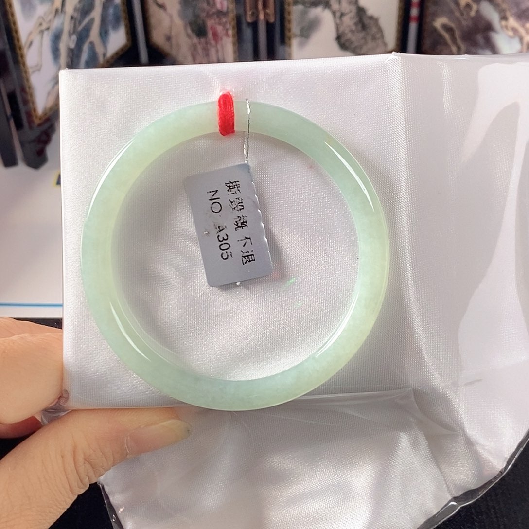 翡翠未镶嵌手镯（圆镯）54.6