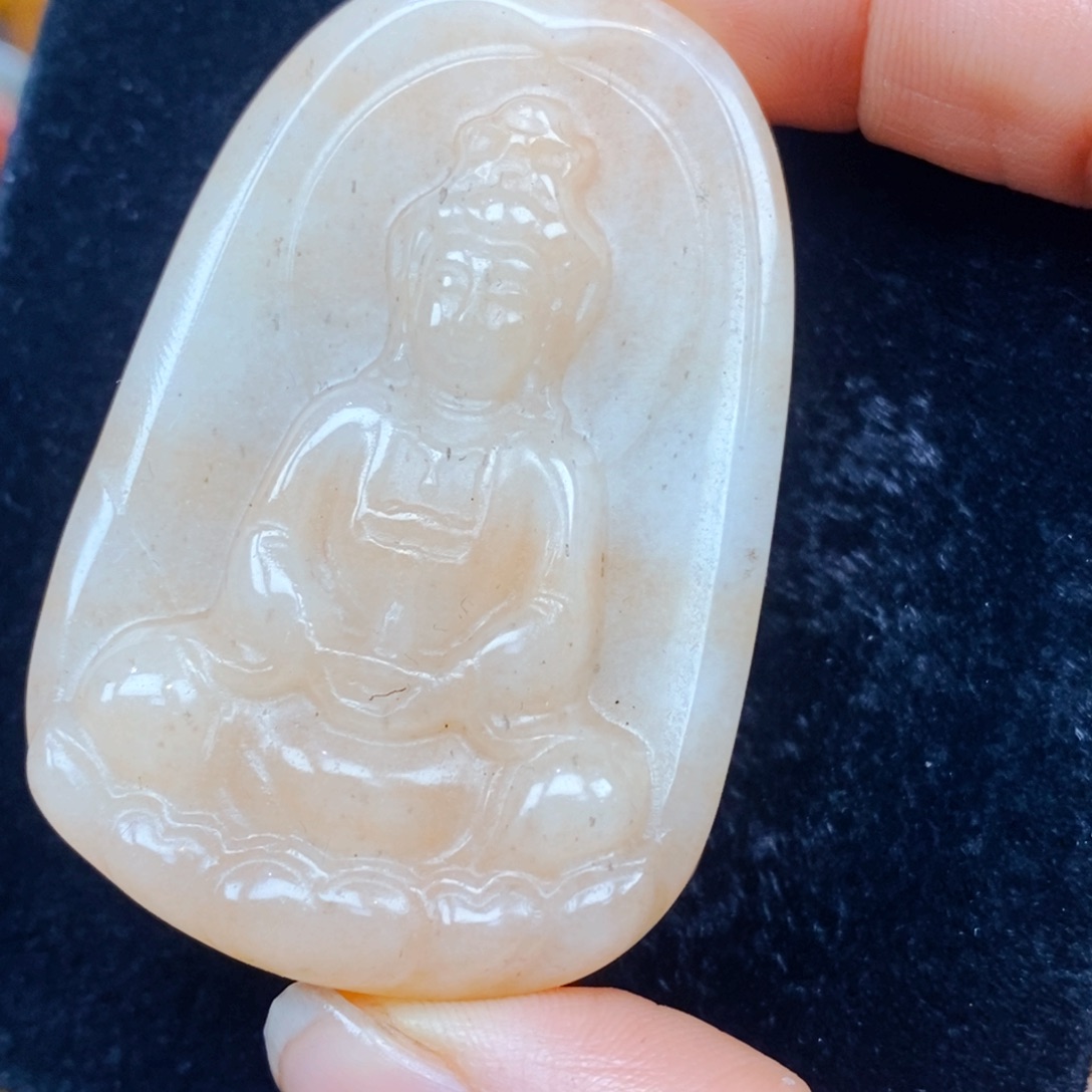 未镶嵌石英质玉（黄龙玉）颈饰
