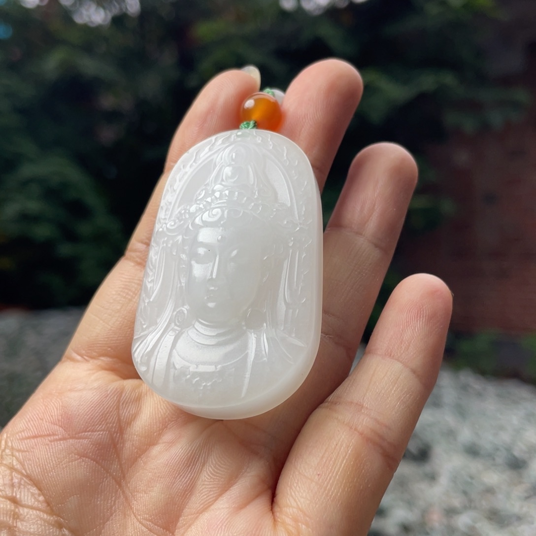 手饰石英质玉未镶嵌金丝玉观音