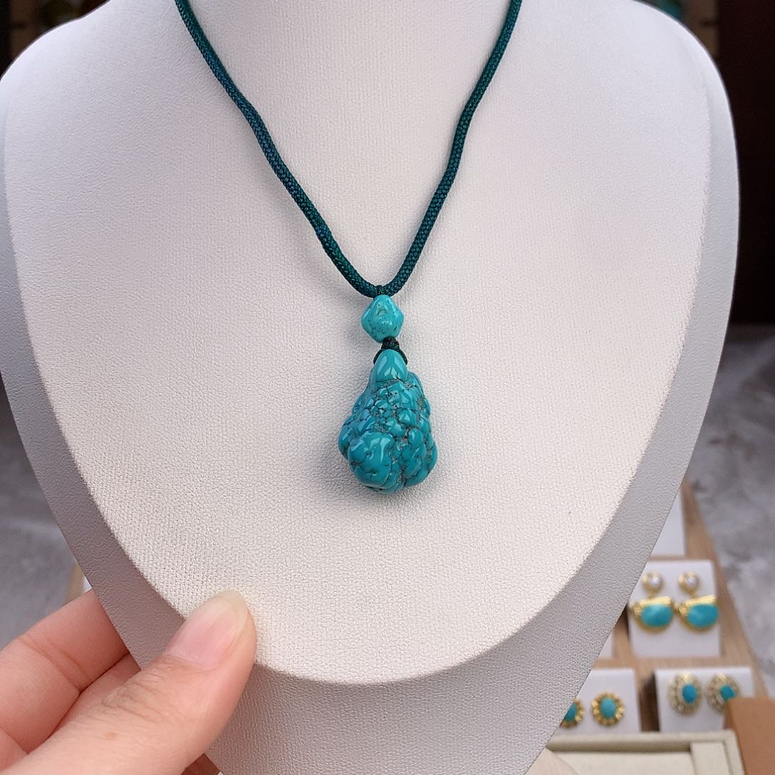 绿松石颈饰未镶嵌