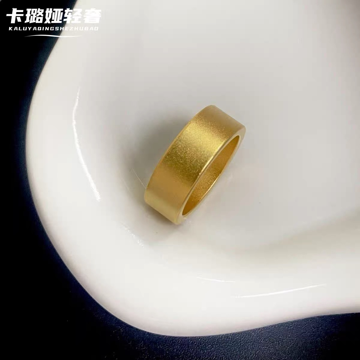 合金戒指 宽面轮胎背戒指黄色时尚指环