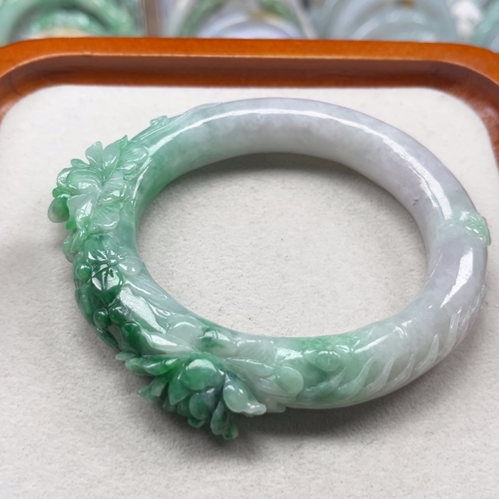 纤***贝翡翠未镶嵌手镯买断不退换贵妃58