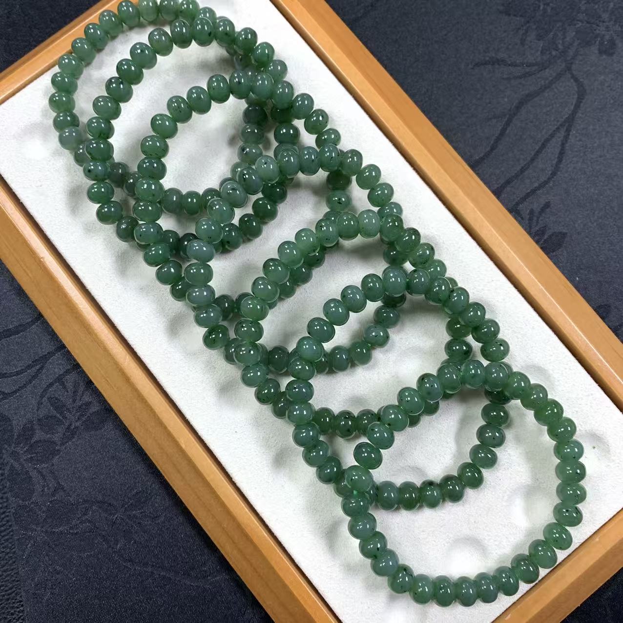 「戴琴珠宝」DQ4797-和田碧玉苹果珠8mm左右单圈手串（多样性发其一）