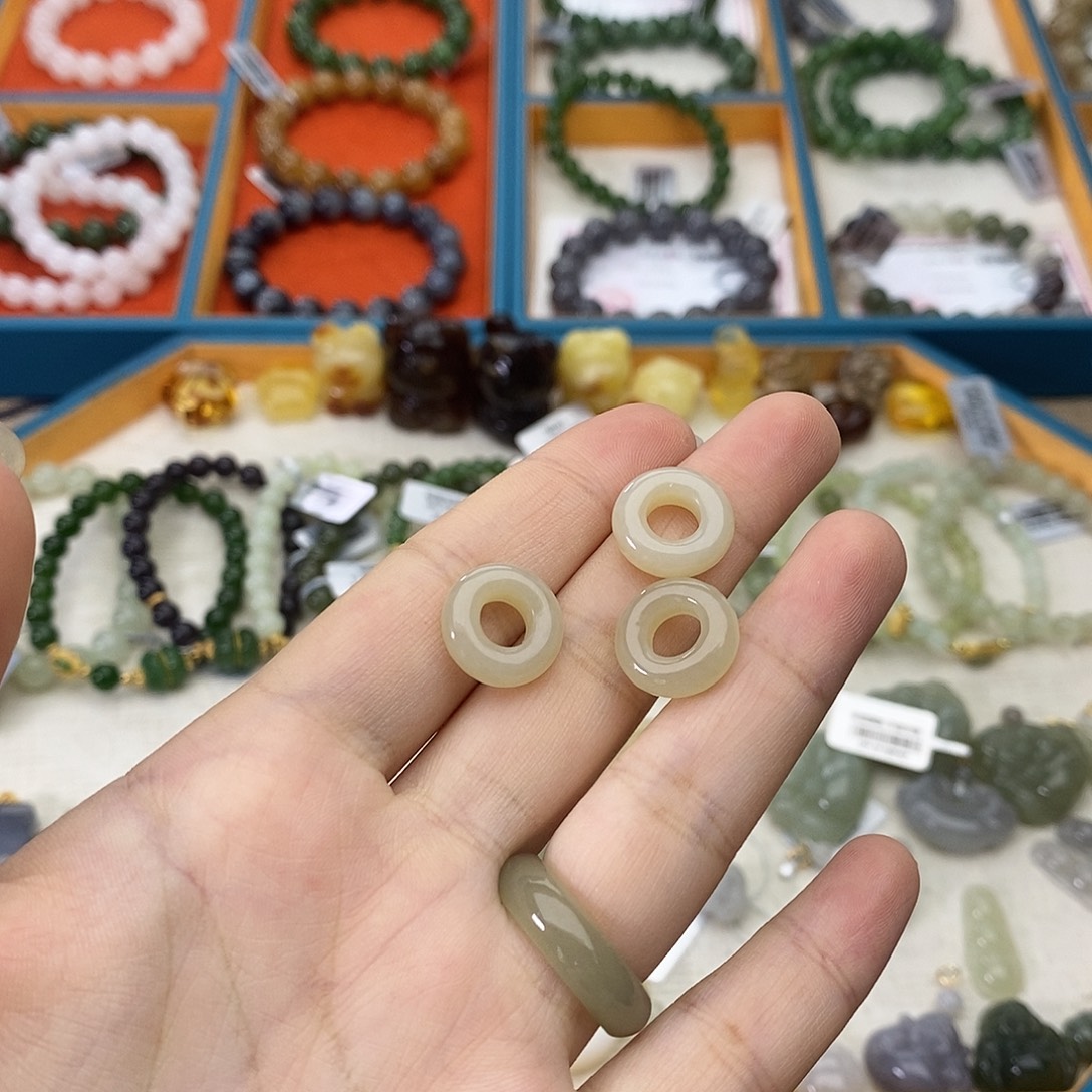 和田玉未镶嵌手链w4糖跑环一个