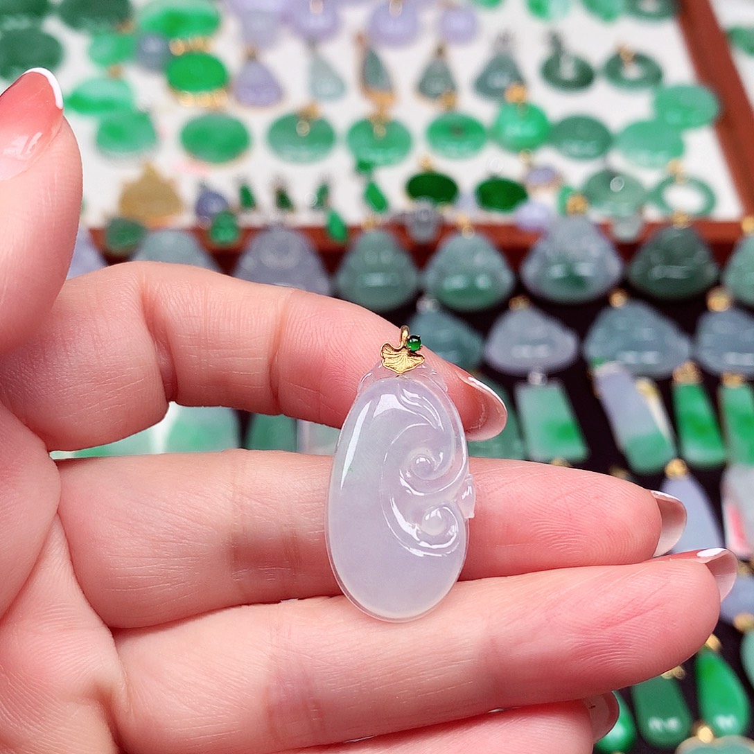翡翠18K金镶嵌颈饰