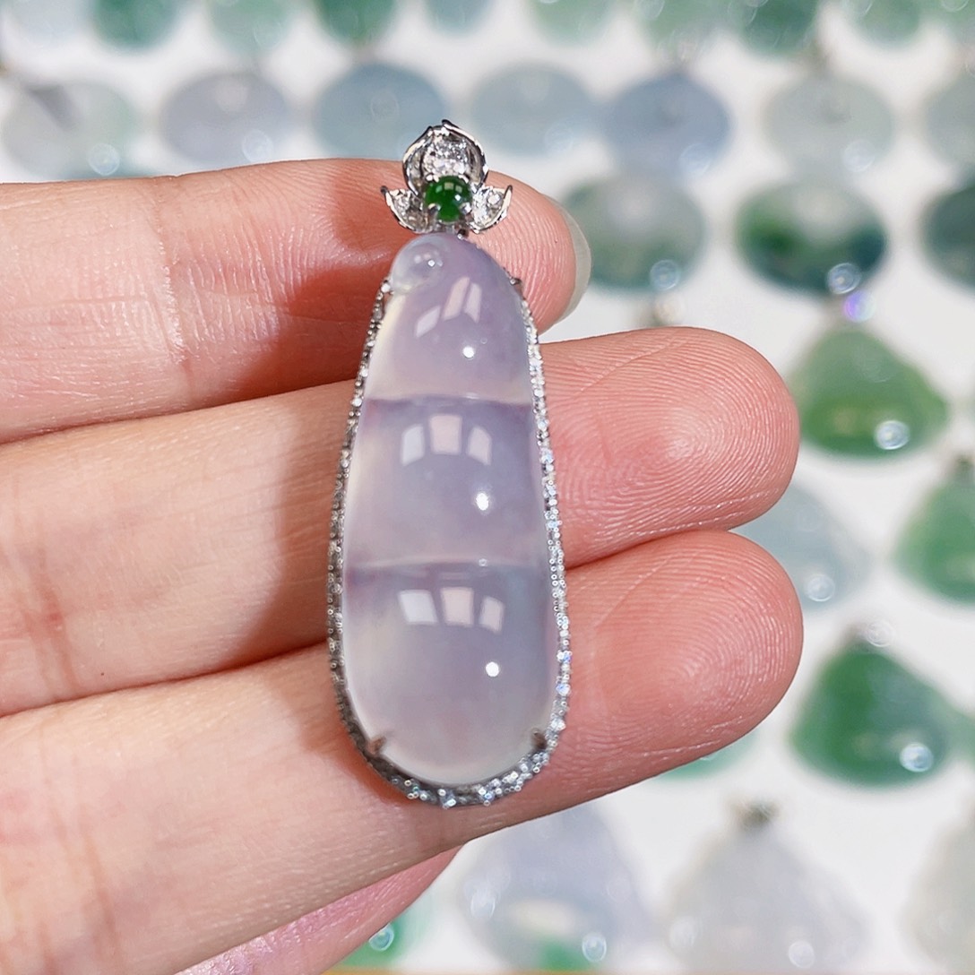 颈饰18K金镶嵌翡翠吊坠