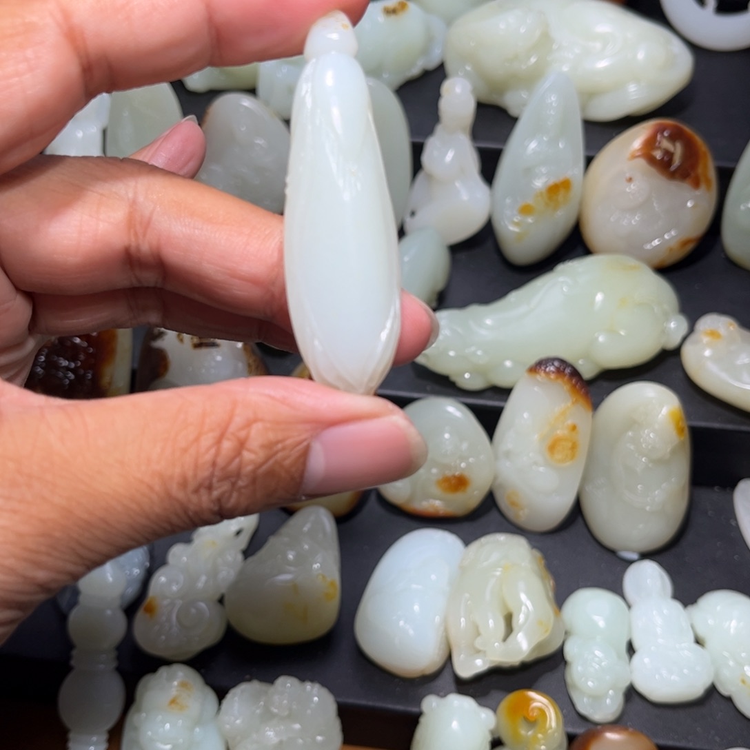 阳***合和田玉未镶嵌颈饰