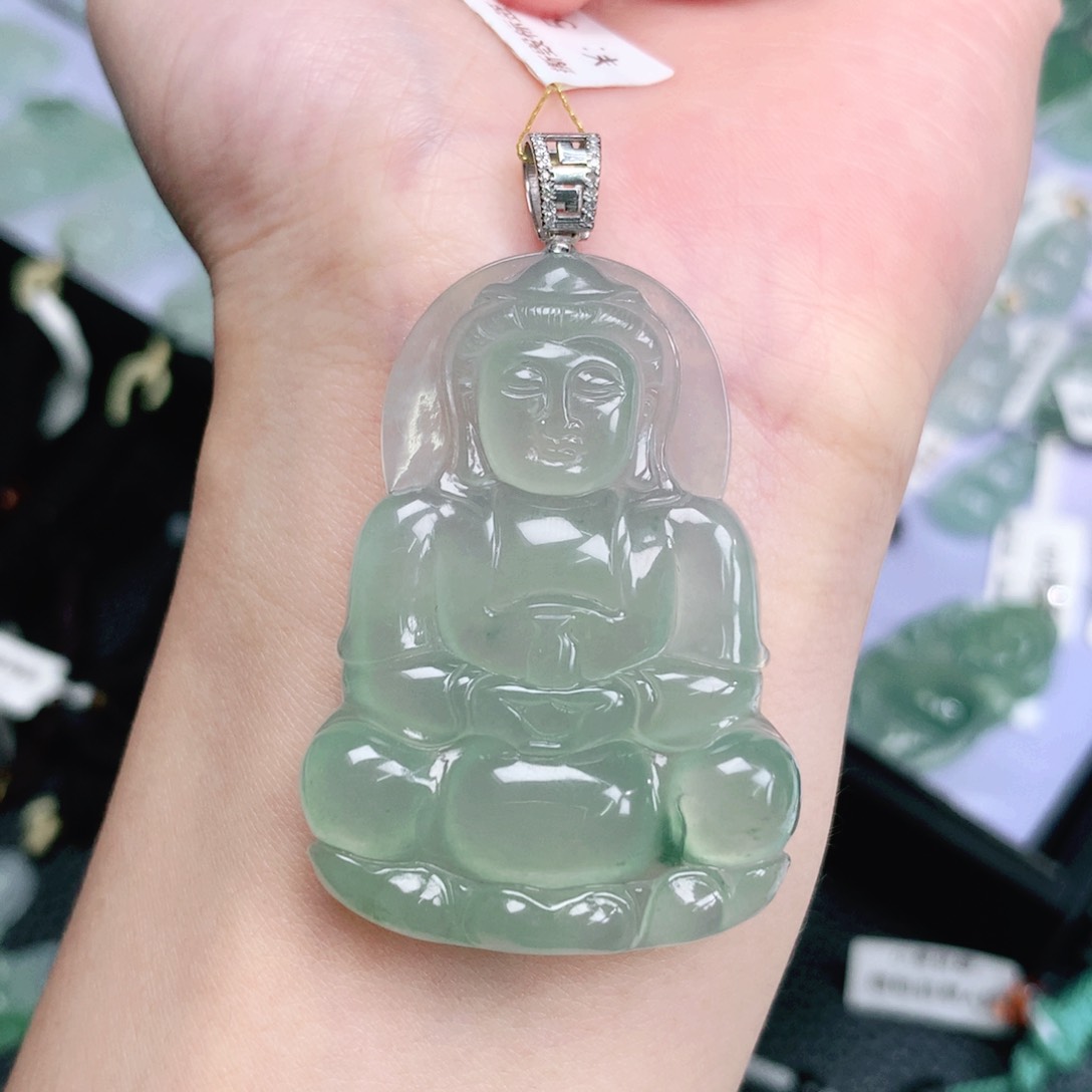 翡翠18K金镶嵌颈饰观音