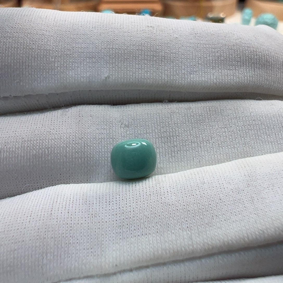 Z***运绿松石未镶嵌珠宝奇石