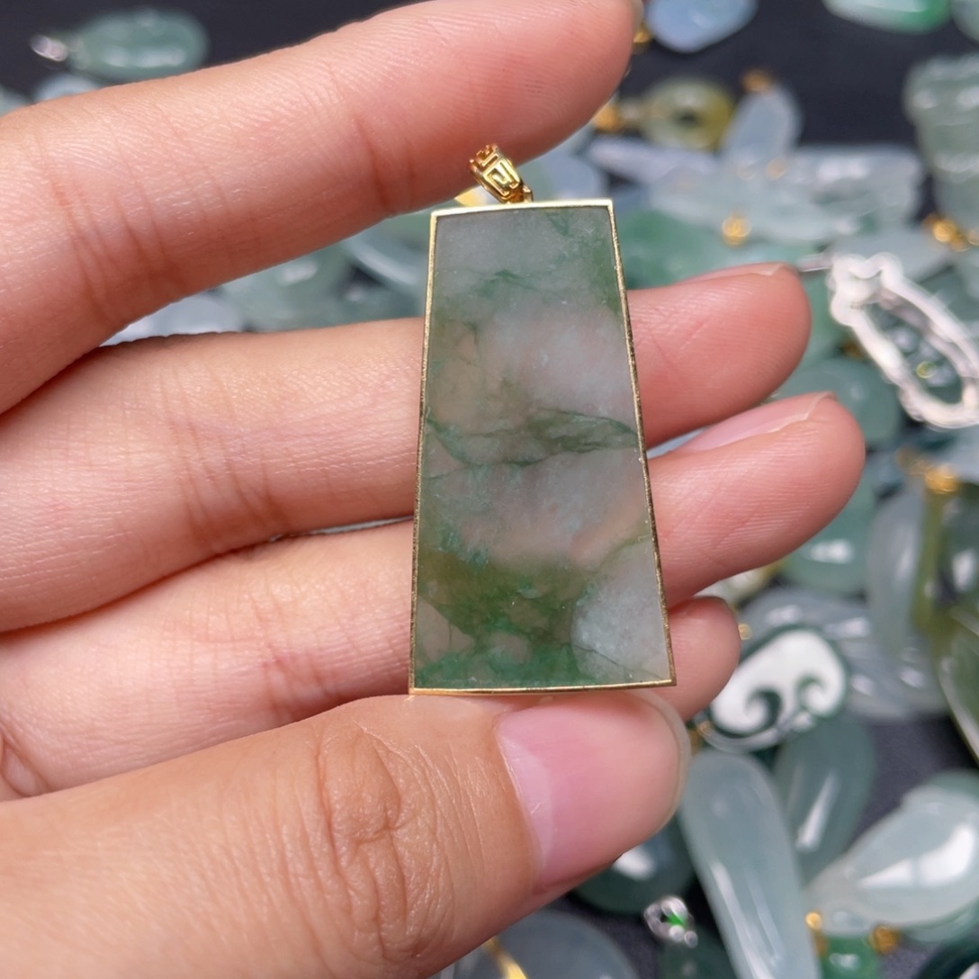 翡翠颈饰18K金镶嵌翡翠