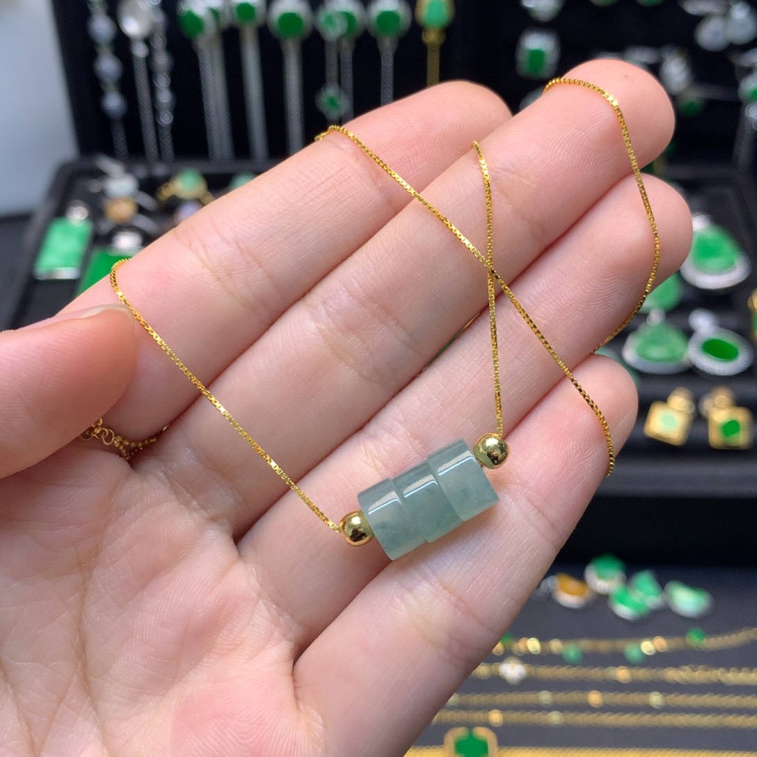 翡翠未镶嵌颈饰有纹裂