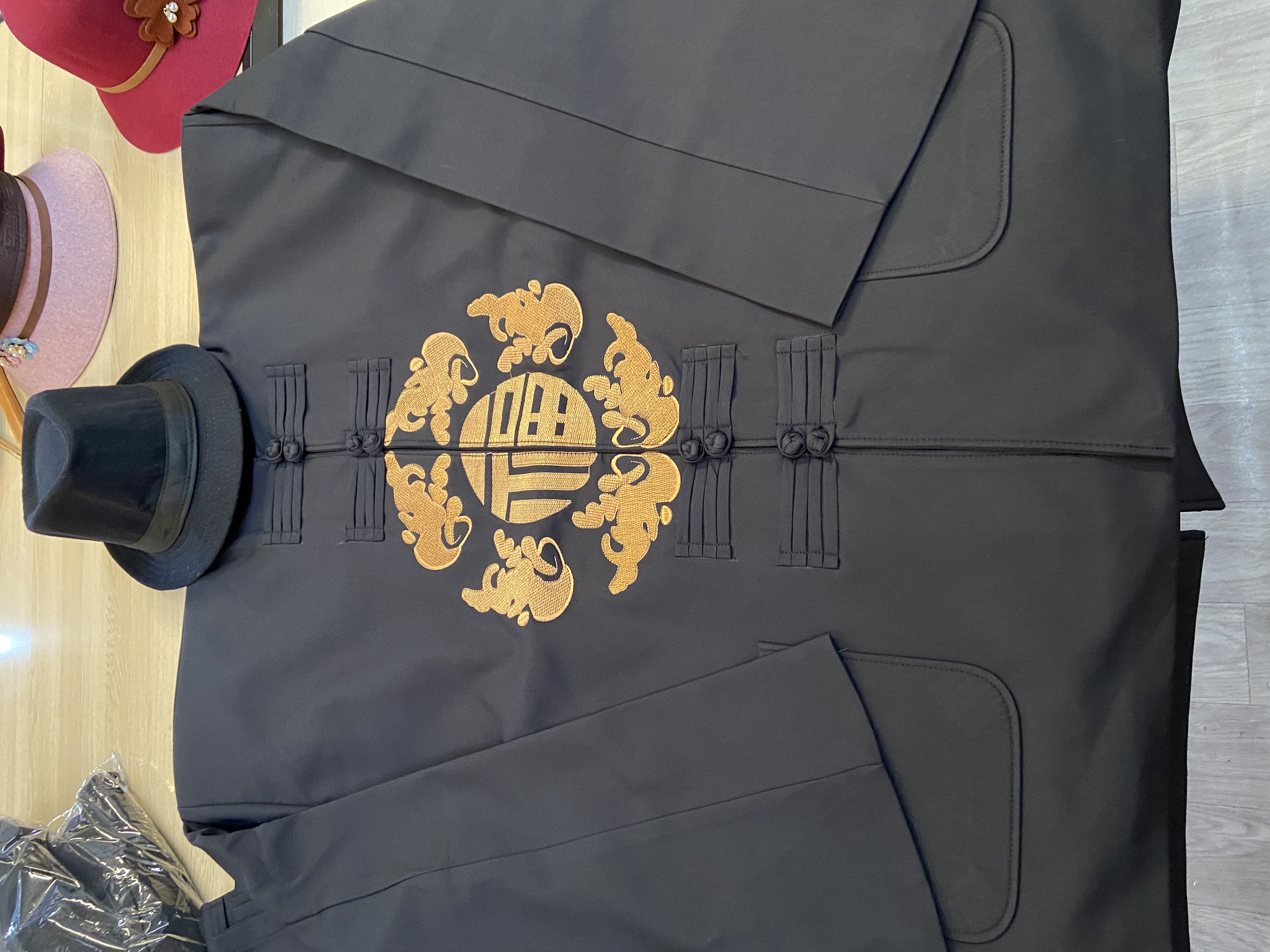 咖啡色福团百寿服男装套装