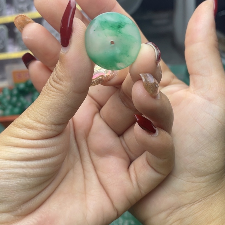 石英质玉颈饰合金