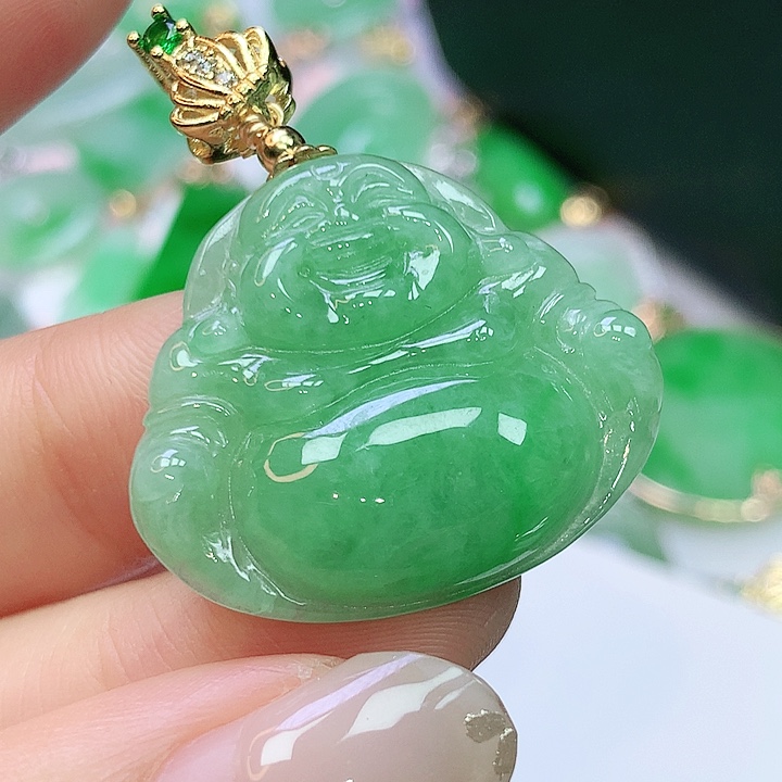 翡翠未镶嵌颈饰多样性发其一