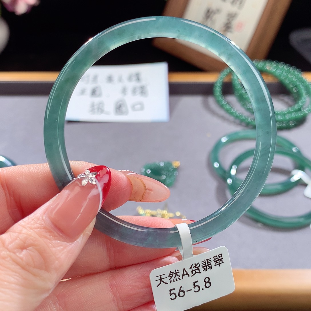翡翠手镯（圆镯）未镶嵌