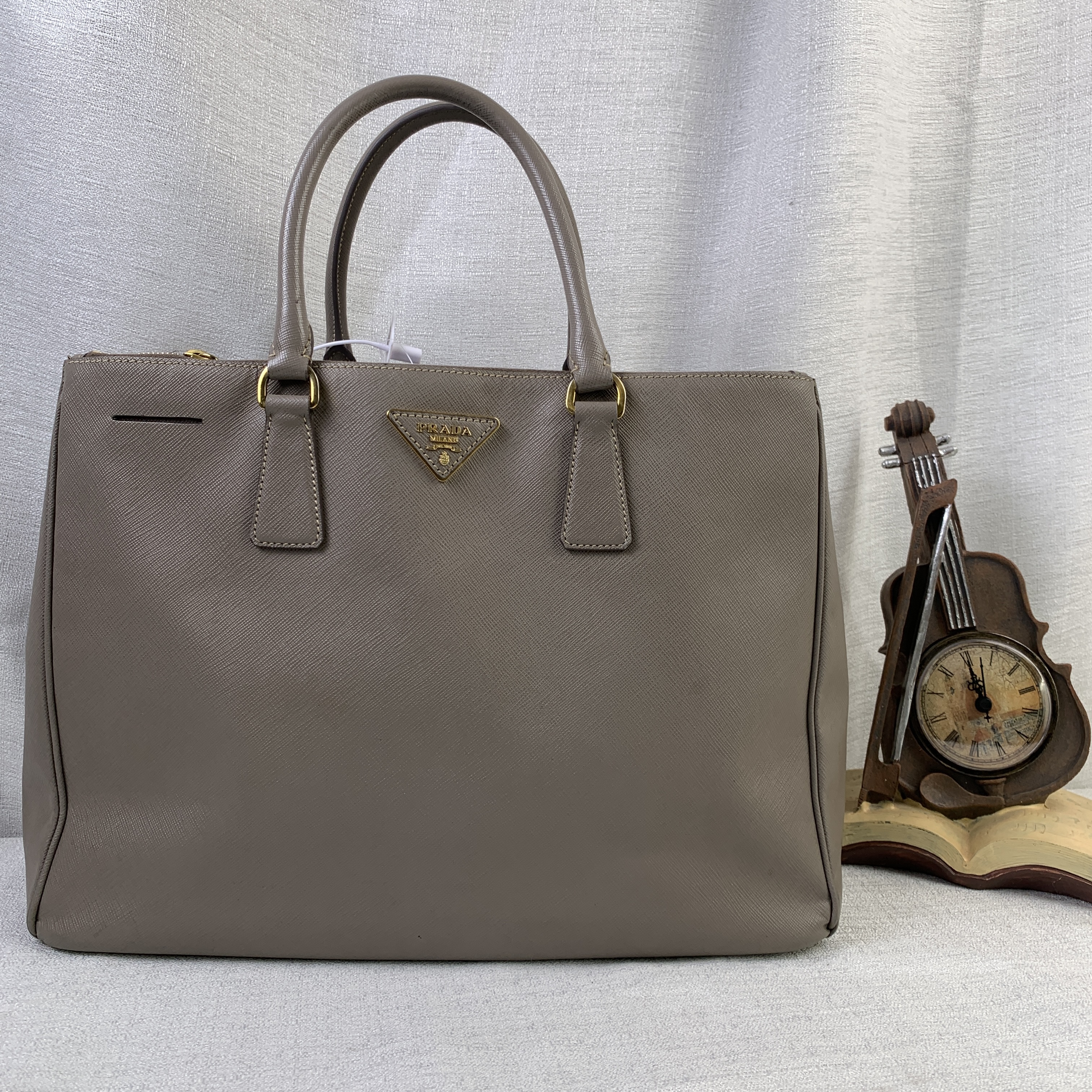 95新 Prada/普拉达 银灰色十字纹杀手包底长36/FYWJ12801041/1041