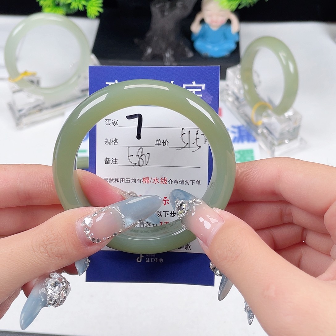 和田玉未镶嵌手镯