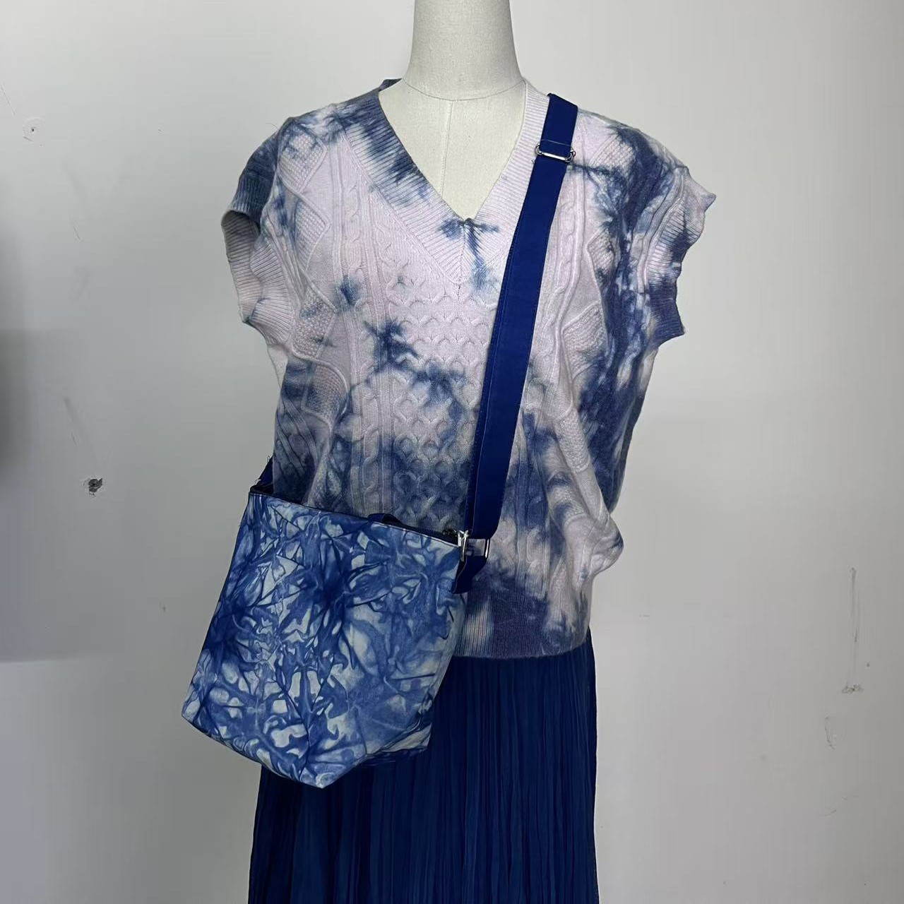 蓼蓝之恋手工包蓝色手提袋斜挎包日常早餐包女包外出配饰时尚