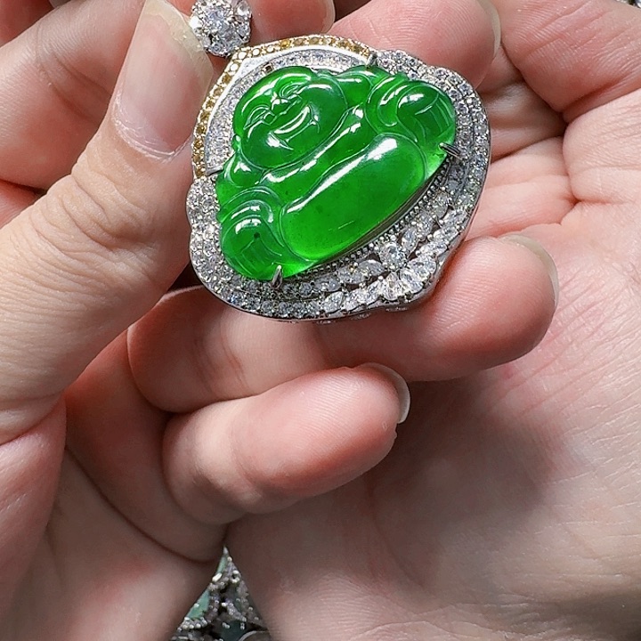 翡翠颈饰未镶嵌天然A货翡翠放漏