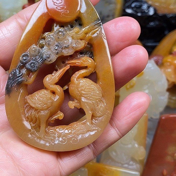 石英质玉（黄龙玉）合金颈饰