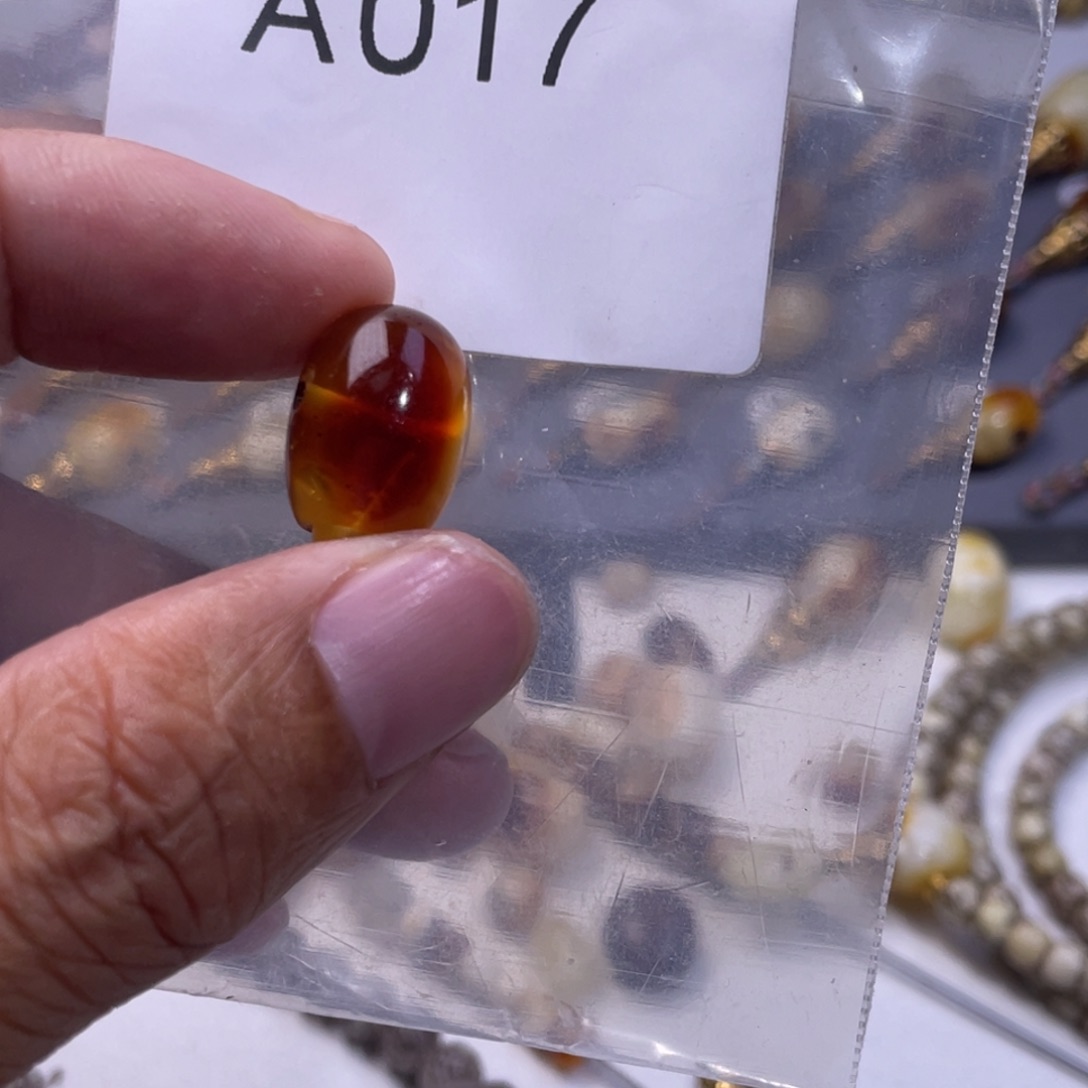 L***Z琥珀未镶嵌裸石蜜蜡