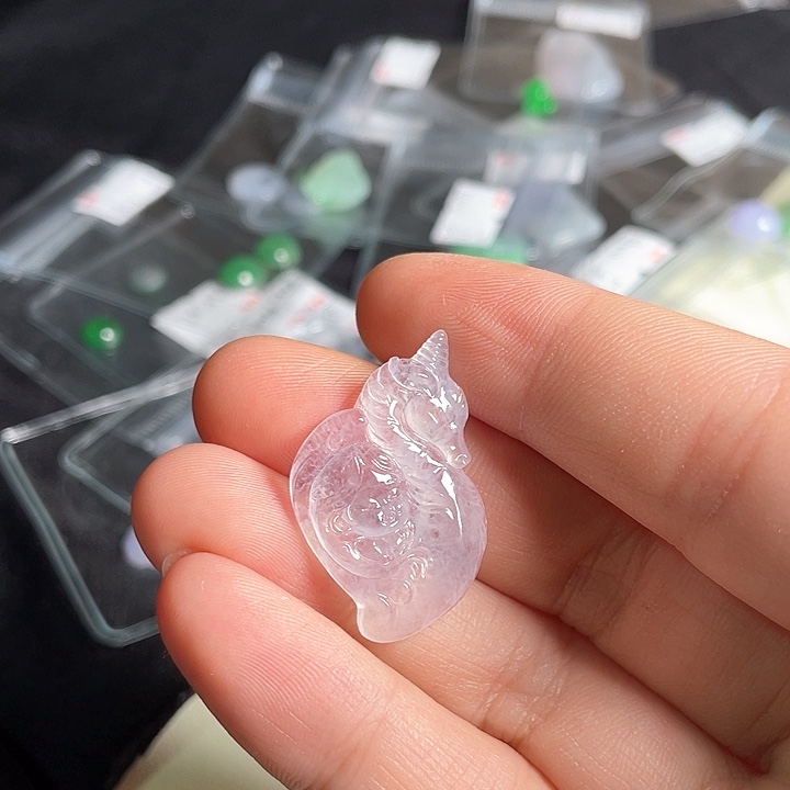 翡翠颈饰未镶嵌独角兽