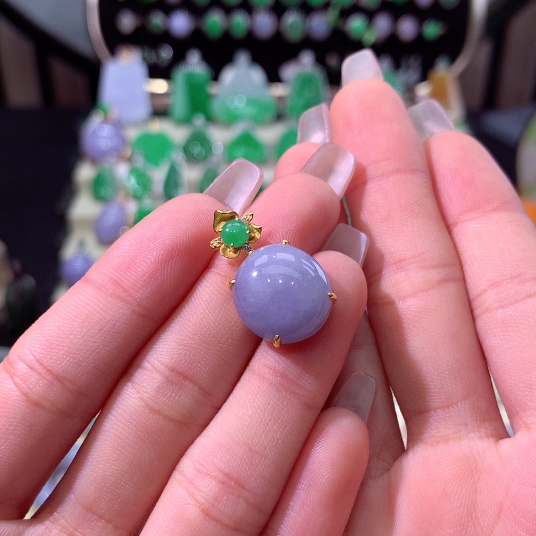 翡翠颈饰18K金镶嵌翡翠