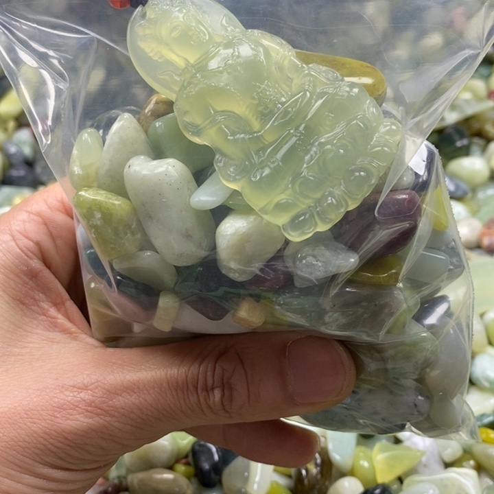 蛇纹石玉鱼缸石未镶嵌