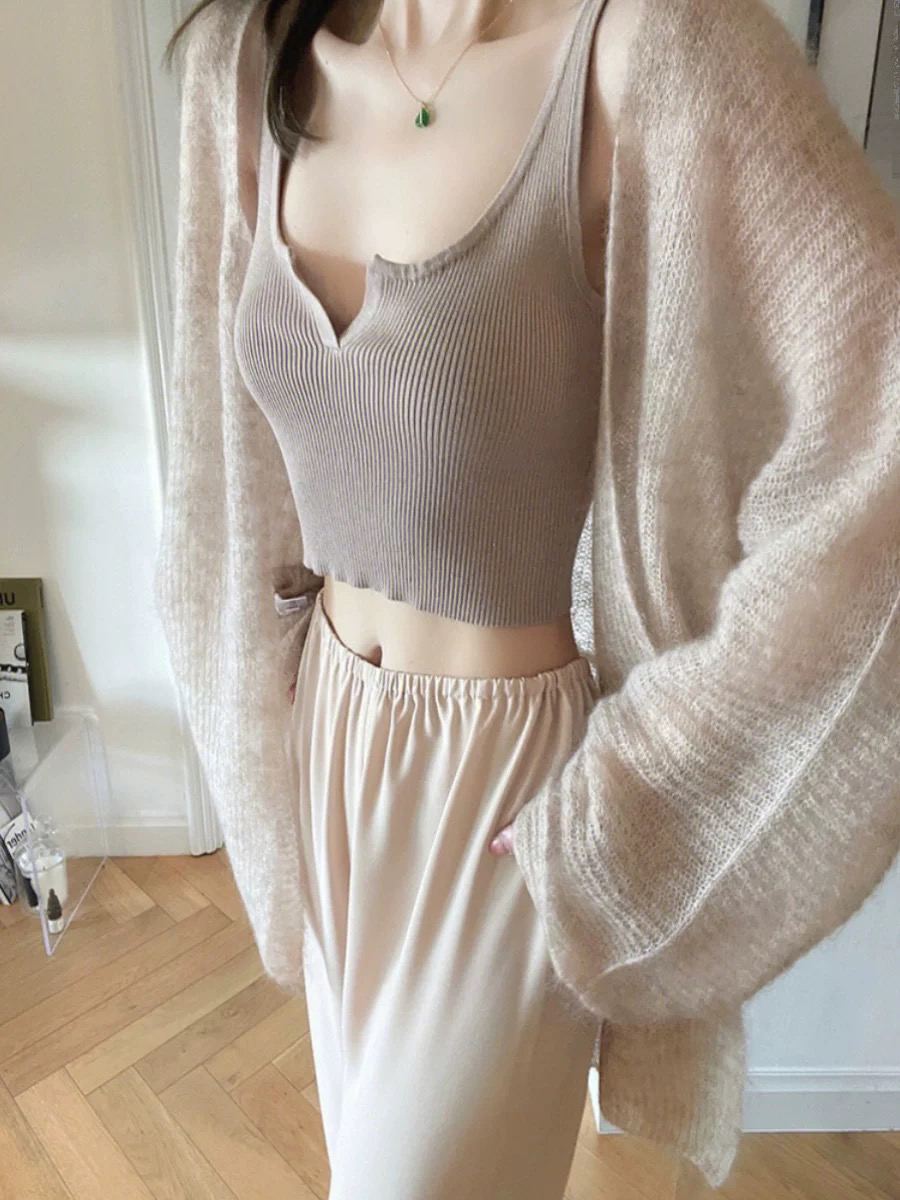 简约出道纯欲风格背心内搭显瘦