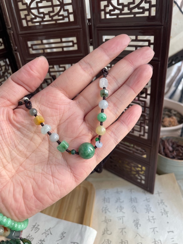 天然翡翠绿圆珠设计款项链