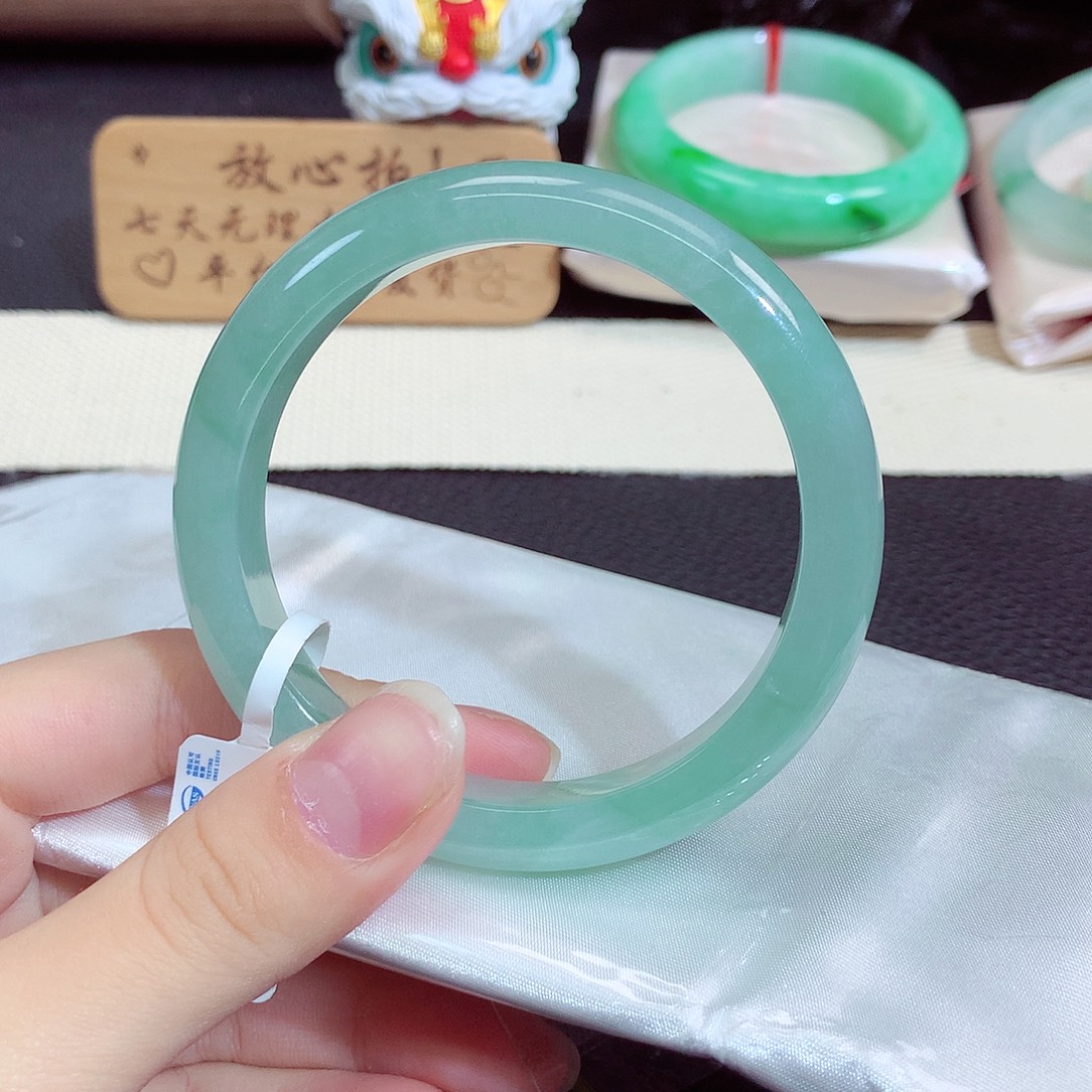 翡翠未镶嵌手镯311