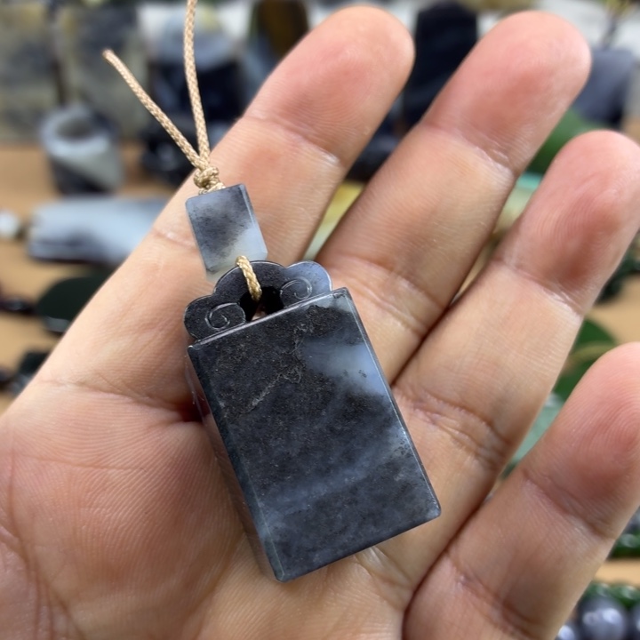 辉***耀和田玉未镶嵌颈饰