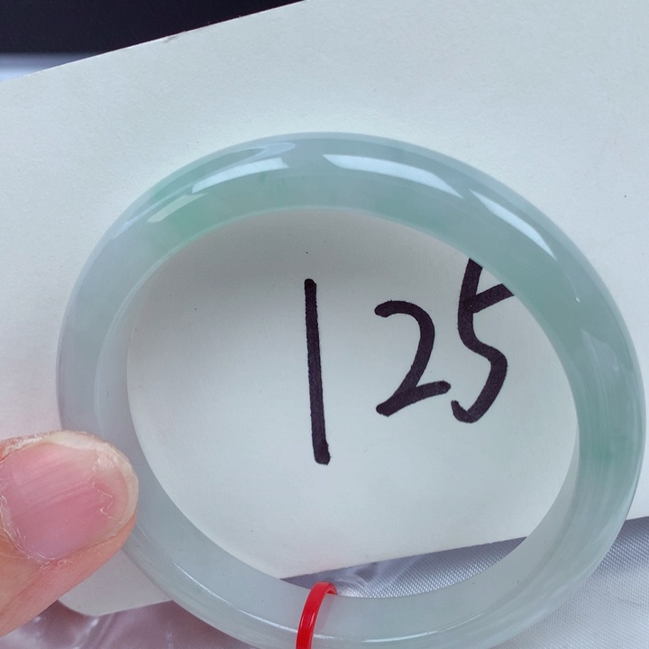 翡翠手镯未镶嵌翡翠