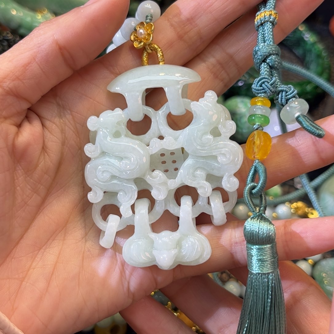 翡翠未镶嵌颈饰待编款