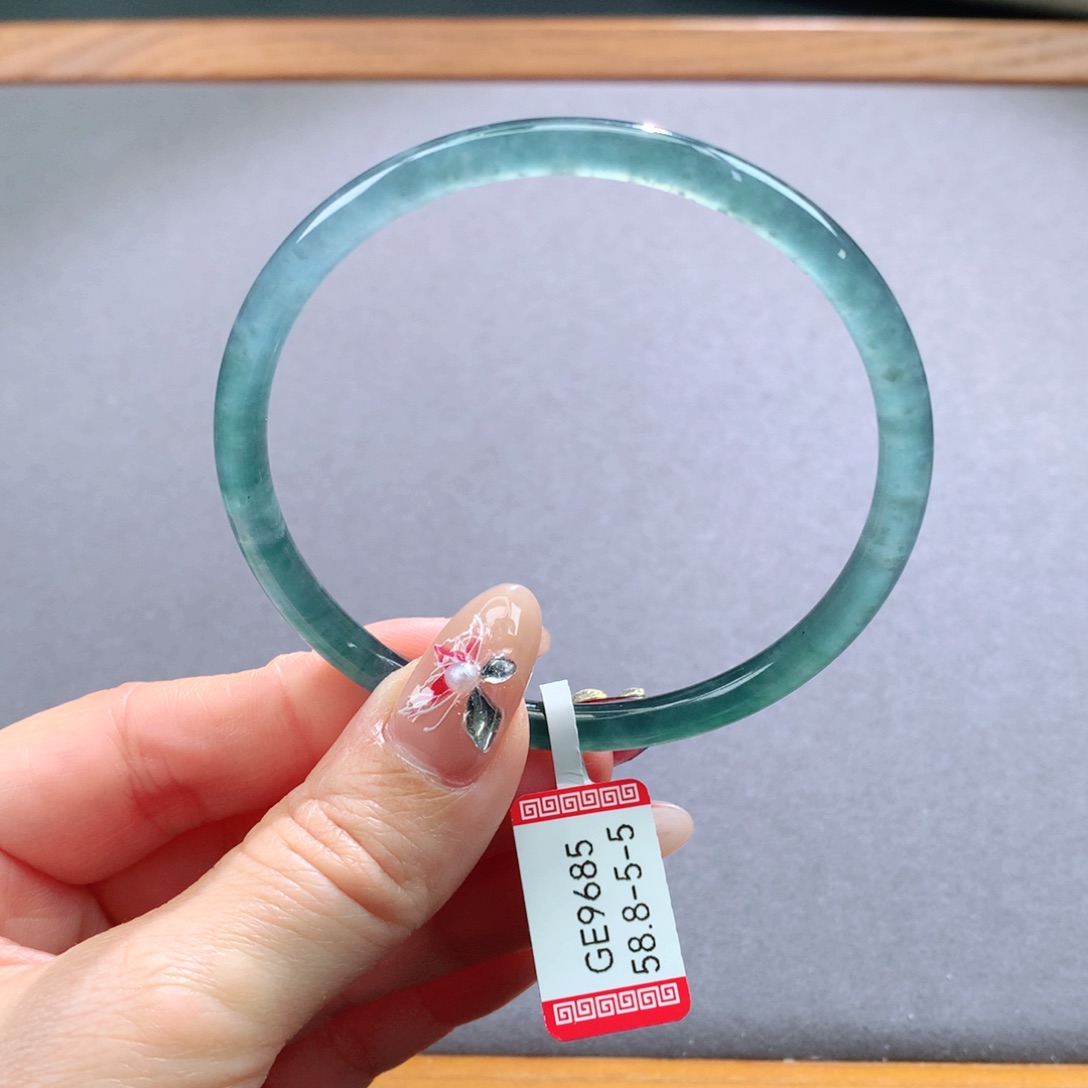 翡翠手镯未镶嵌天然翡翠手镯叮当镯