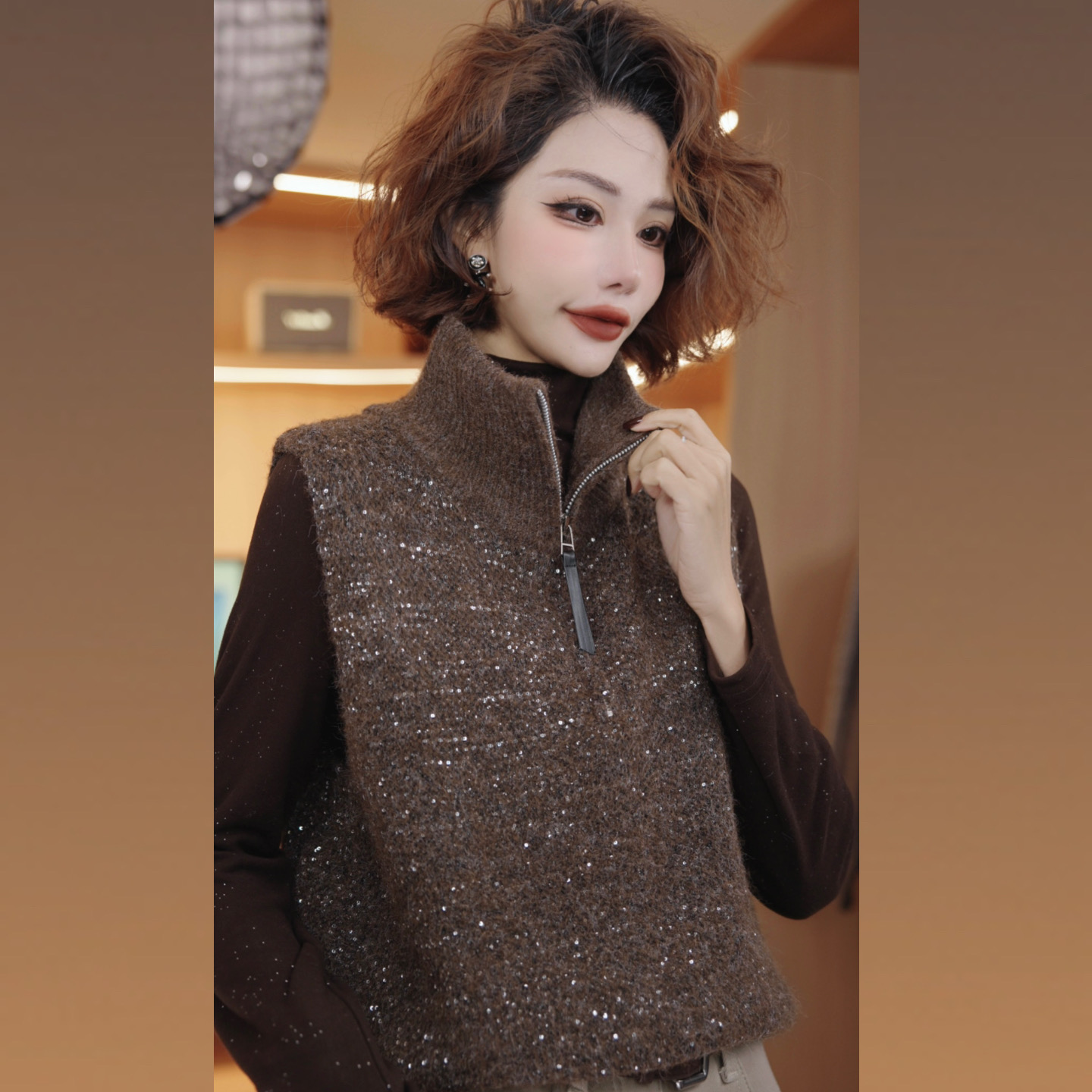 七奈 「钰艳」简约休闲百搭亮片合身毛衣马甲QN13639