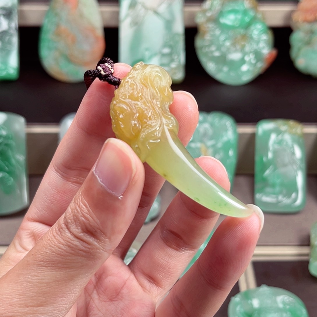 颈饰未镶嵌石英质玉那*了