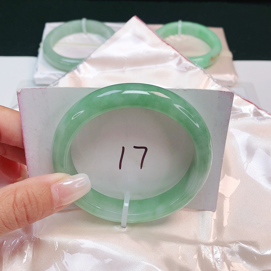 翡翠未镶嵌手镯 正圈55+