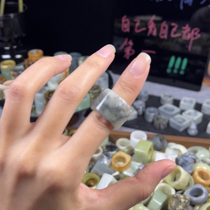 蛇纹石玉未镶嵌戒指